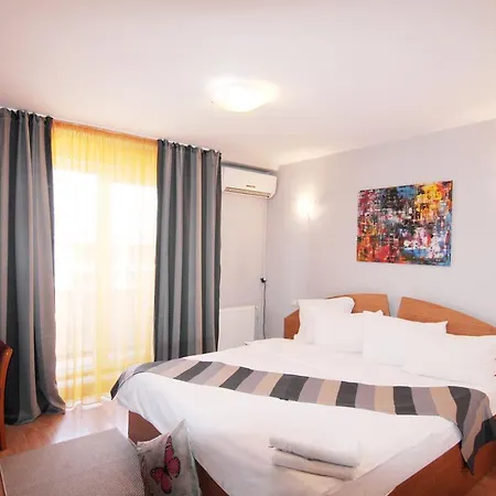 Domino 2bd Unirii Square * Bucharest