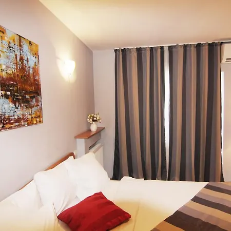 Domino 2bd Unirii Square Bucharest